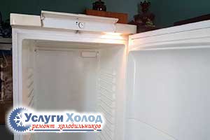Холодильник ELECTROLUX ER 8218 C внутри