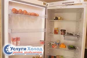 Холодильник BOSCH KGV39VK23R внутри