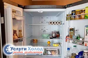 Внутри холодильника ARISTON E4D AA SB C