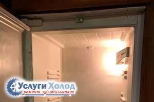 Холодильник BOSCH KIM30471/03 внутри