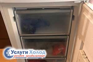 Холодильник BOSCH KGN39A10/07 внутри